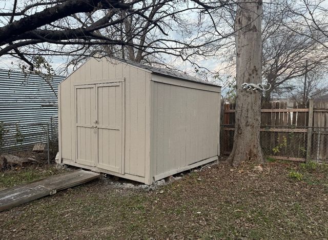 310 Avenue J, Dallas, TX 75203