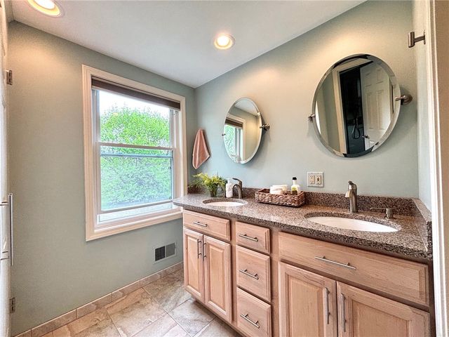 64 Framingham Lane, Pittsford, NY 14534