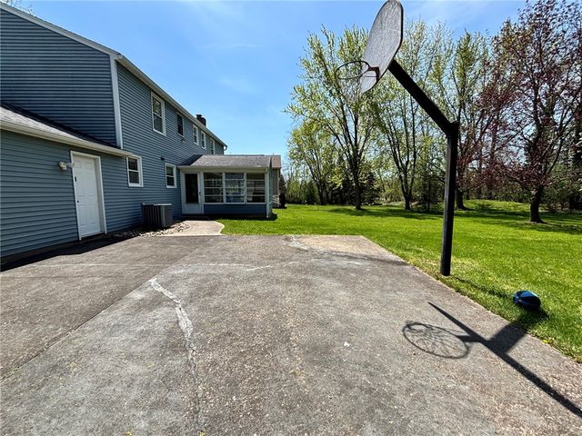 64 Framingham Lane, Pittsford, NY 14534