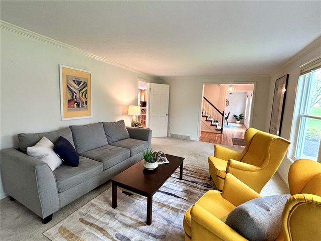 64 Framingham Lane, Pittsford, NY 14534