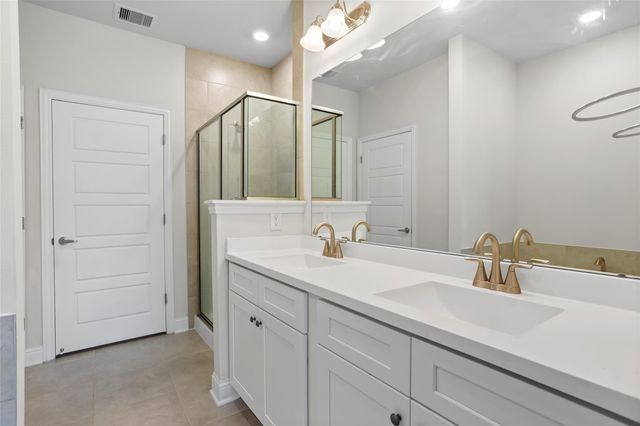 4203 W Bayou Maison Circle, Dickinson, TX 77539