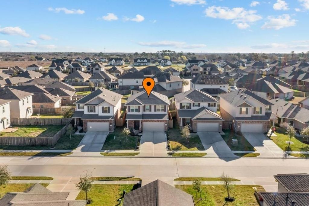 4203 W Bayou Maison Circle, Dickinson, TX 77539
