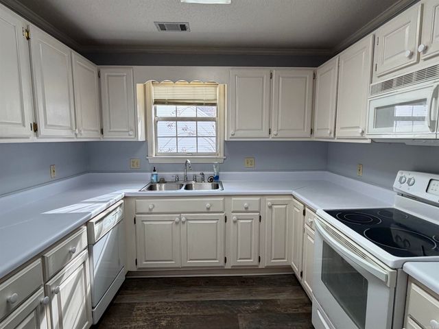 28 River Oaks Trace, Searcy, AR 72143