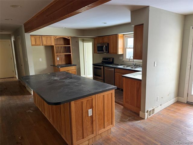 29863 Fall River Road, Southfield, MI 48076