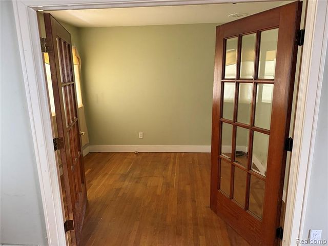 29863 Fall River Road, Southfield, MI 48076