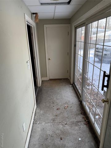 29863 Fall River Road, Southfield, MI 48076