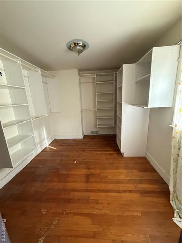 29863 Fall River Road, Southfield, MI 48076