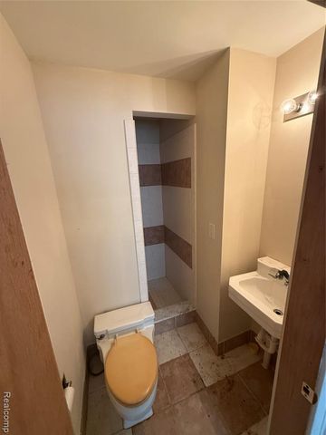 29863 Fall River Road, Southfield, MI 48076