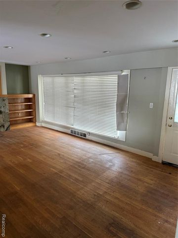 29863 Fall River Road, Southfield, MI 48076