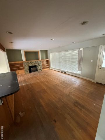 29863 Fall River Road, Southfield, MI 48076