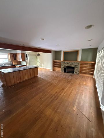 29863 Fall River Road, Southfield, MI 48076