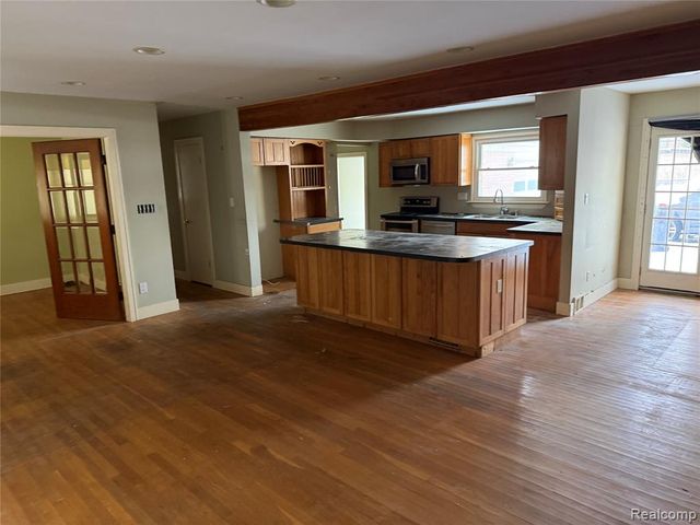 29863 Fall River Road, Southfield, MI 48076