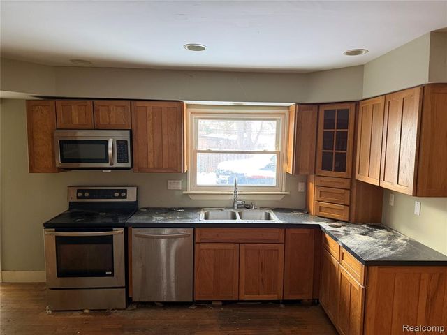 29863 Fall River Road, Southfield, MI 48076