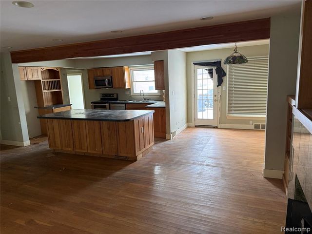 29863 Fall River Road, Southfield, MI 48076