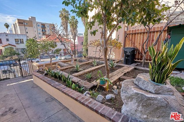 826 S Park View Street 1, Los Angeles, CA 90057