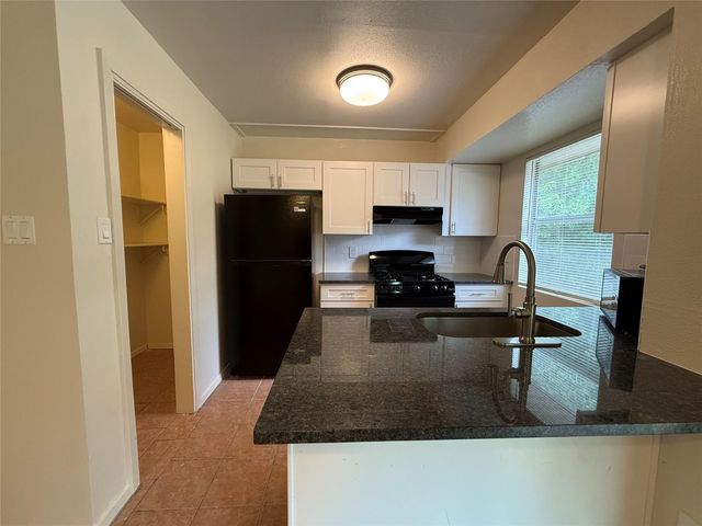 1109 Village Green DR, Austin, TX 78753
