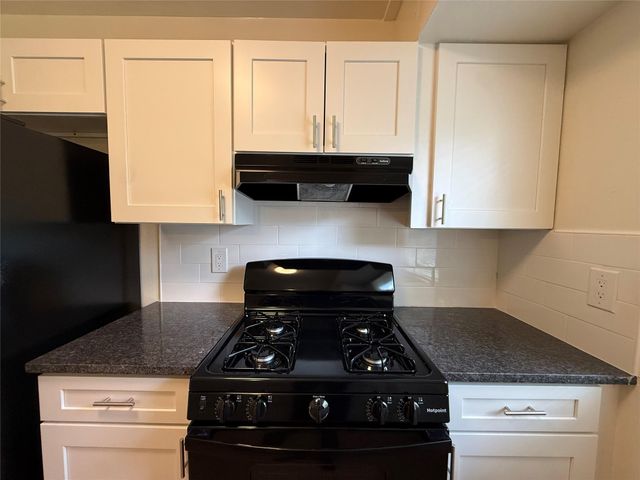 1109 Village Green DR, Austin, TX 78753