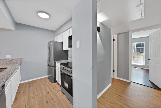 5750 Phoenix Drive 33, Dallas, TX 75231