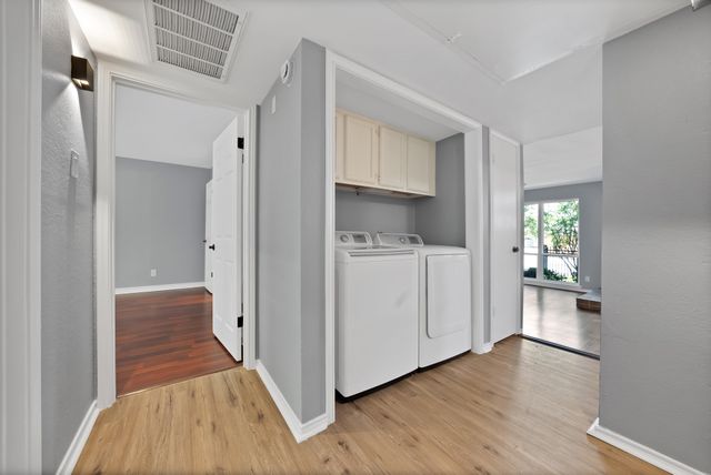 5750 Phoenix Drive 33, Dallas, TX 75231