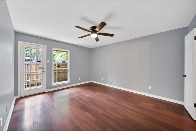 5750 Phoenix Drive 33, Dallas, TX 75231