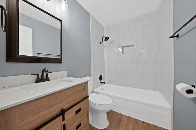 5750 Phoenix Drive 33, Dallas, TX 75231