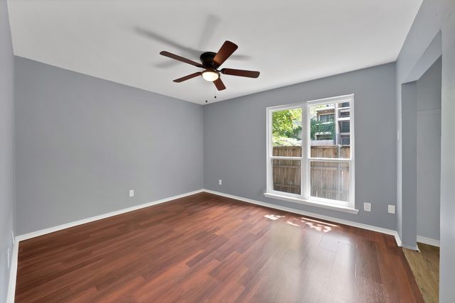 5750 Phoenix Drive 33, Dallas, TX 75231