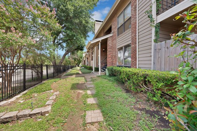 5750 Phoenix Drive 33, Dallas, TX 75231