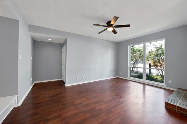 5750 Phoenix Drive 33, Dallas, TX 75231