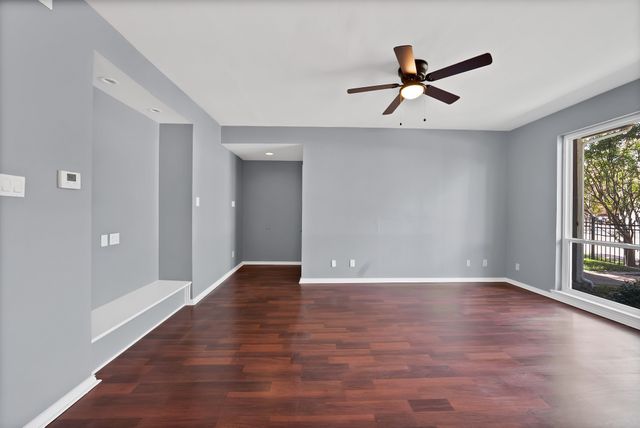 5750 Phoenix Drive 33, Dallas, TX 75231