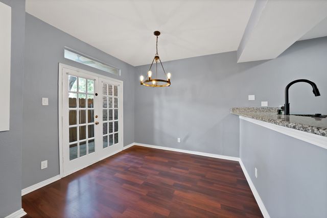 5750 Phoenix Drive 33, Dallas, TX 75231