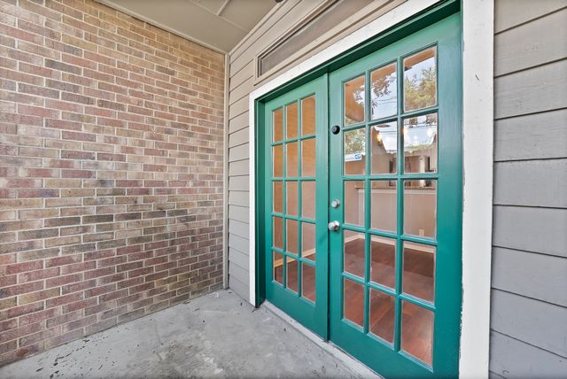 5750 Phoenix Drive 33, Dallas, TX 75231