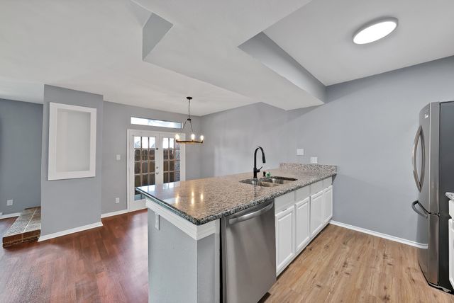 5750 Phoenix Drive 33, Dallas, TX 75231