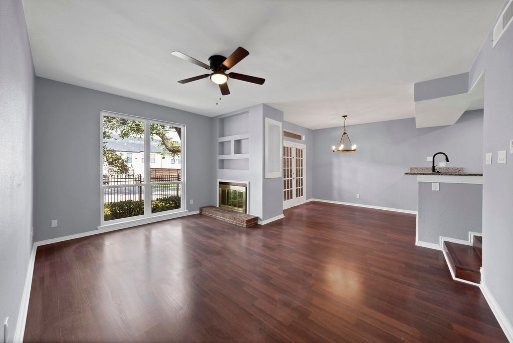 5750 Phoenix Drive 33, Dallas, TX 75231