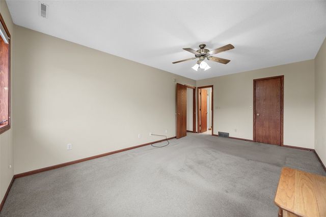 3333 Riverside Drive, Cedar Rapids, IA 52411