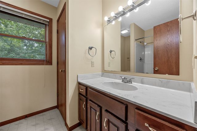 3333 Riverside Drive, Cedar Rapids, IA 52411