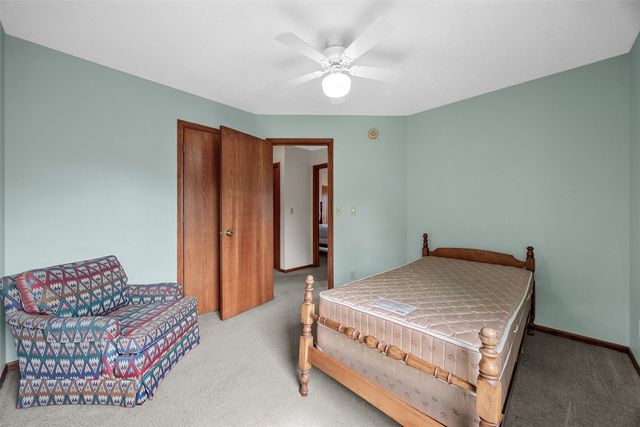 3333 Riverside Drive, Cedar Rapids, IA 52411