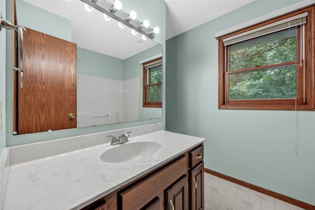 3333 Riverside Drive, Cedar Rapids, IA 52411