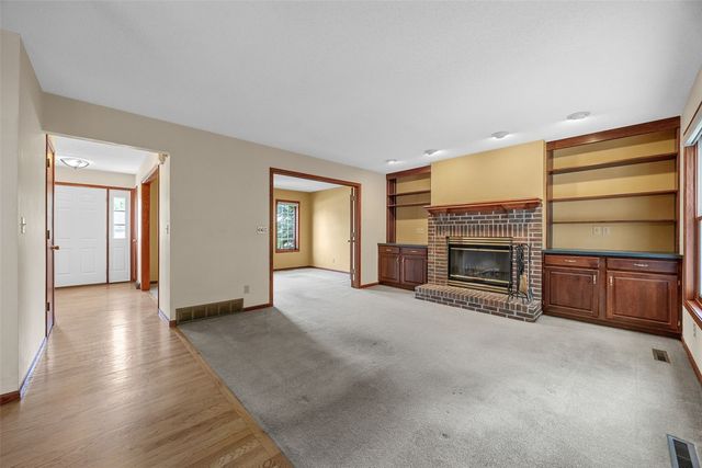 3333 Riverside Drive, Cedar Rapids, IA 52411