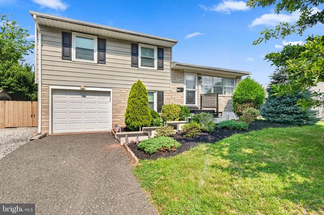 130 BRIARWOOD DR, Douglassville, PA 19518