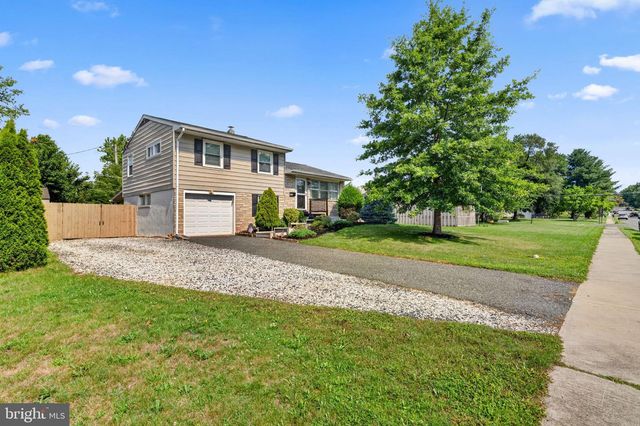 130 BRIARWOOD DR, Douglassville, PA 19518