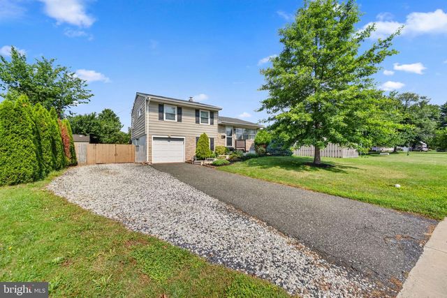 130 BRIARWOOD DR, Douglassville, PA 19518