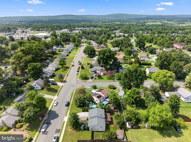 130 BRIARWOOD DR, Douglassville, PA 19518