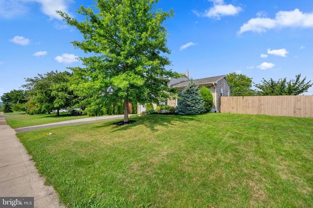 130 BRIARWOOD DR, Douglassville, PA 19518