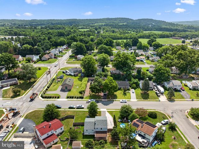 130 BRIARWOOD DR, Douglassville, PA 19518