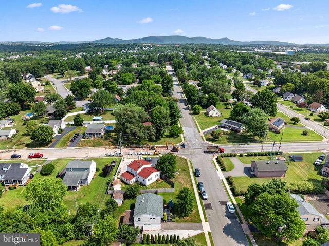 130 BRIARWOOD DR, Douglassville, PA 19518