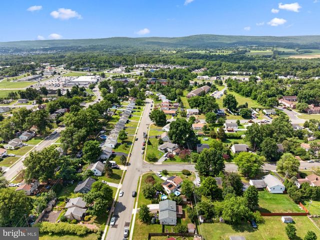 130 BRIARWOOD DR, Douglassville, PA 19518