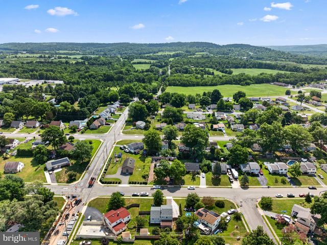 130 BRIARWOOD DR, Douglassville, PA 19518