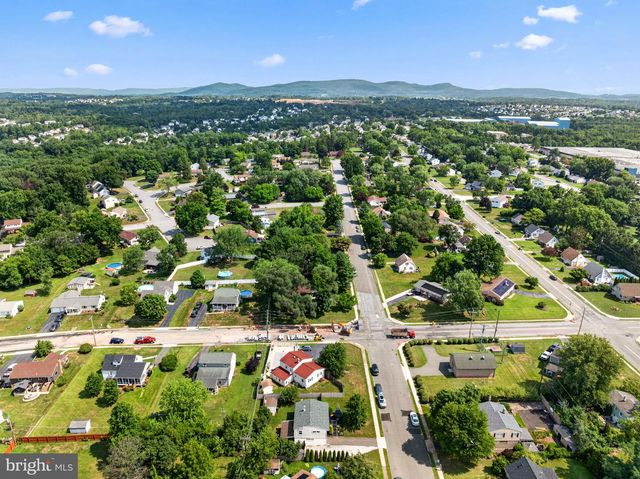 130 BRIARWOOD DR, Douglassville, PA 19518