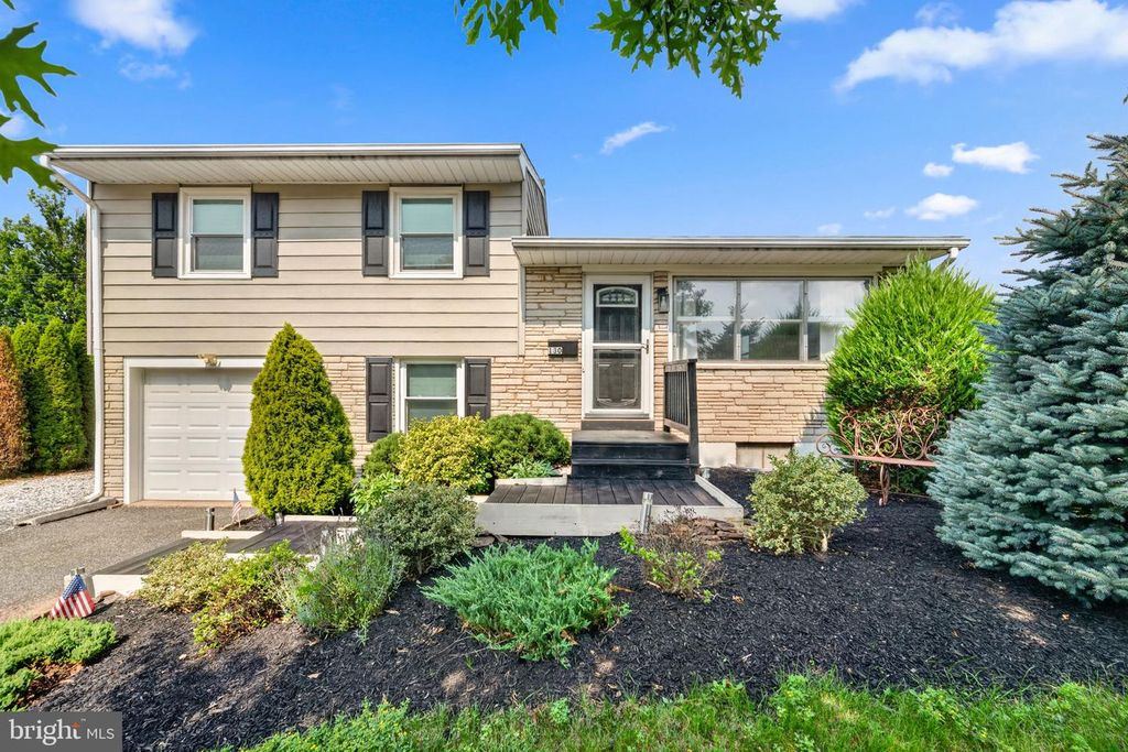 130 BRIARWOOD DR, Douglassville, PA 19518