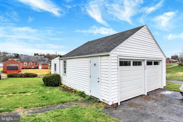 319 N FRANKLIN ST, Waynesboro, PA 17268